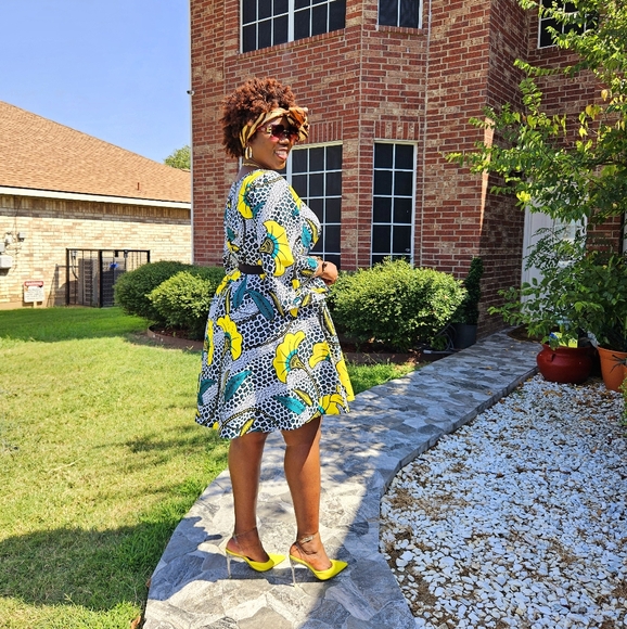 DRESSES - Picture 3 of 7